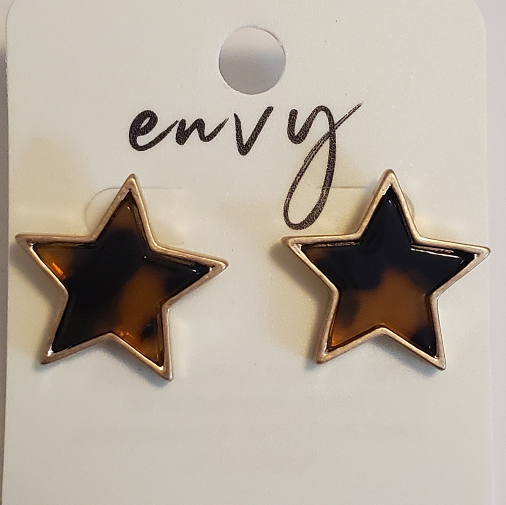 Star stud earrings